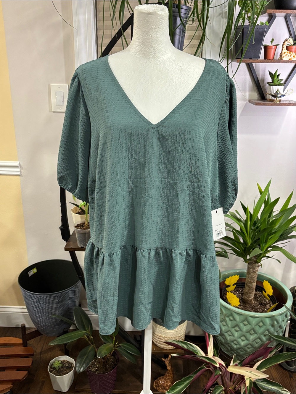 Nine West teal Textured V Neck Peplum Top size 1X - Picture 2 of 3